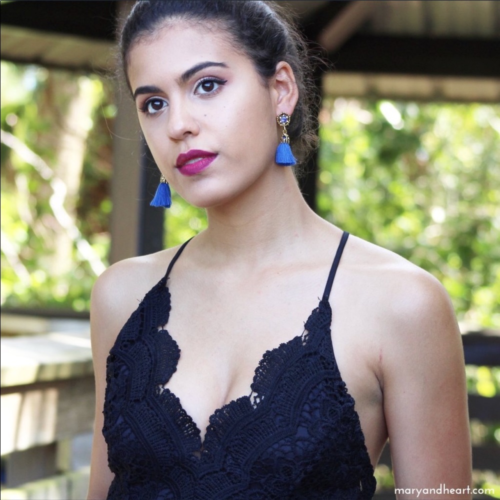 SALE 👀 Blue Tassel Earrings - Picture 6 of 7